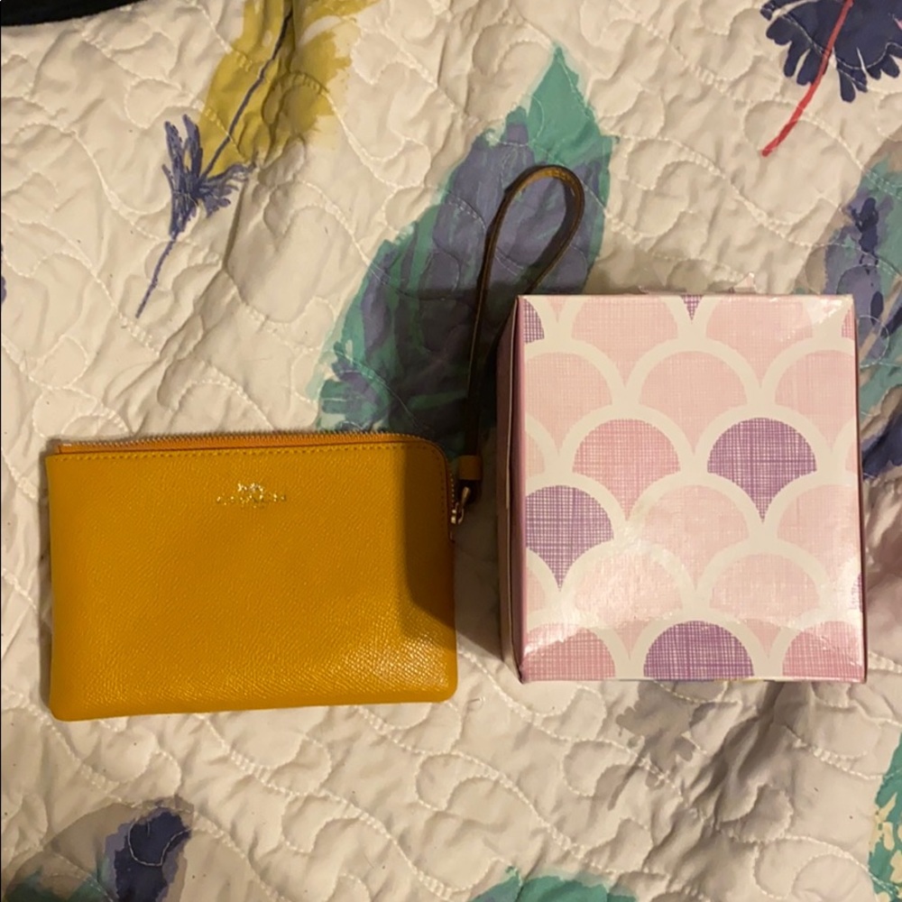 Coach wristlet - Picture 3 of 5